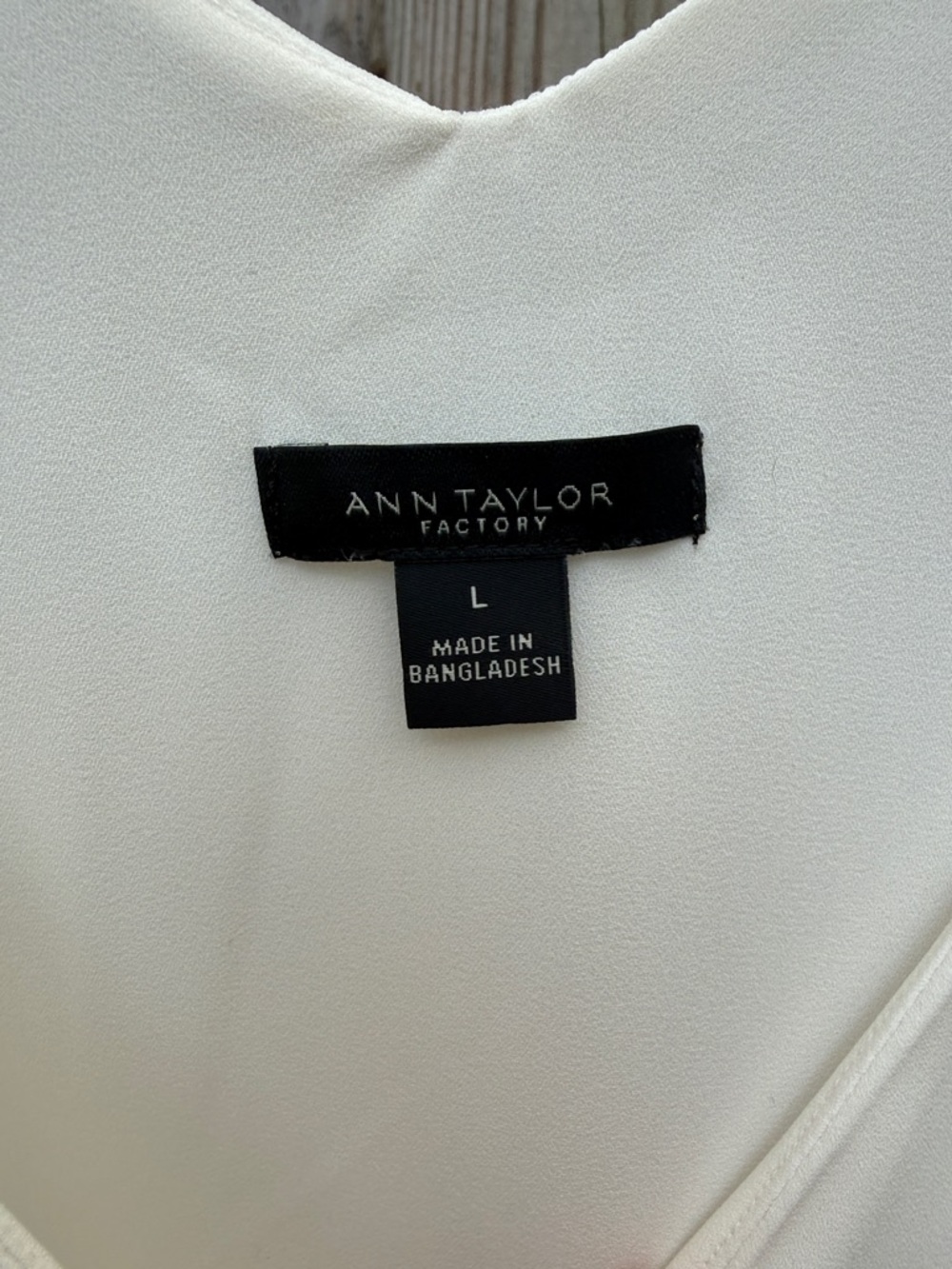 Ann Taylor White V-Neck Layered Shell Camisole Size L Normcore Preppy Neutral - Picture 2 of 3